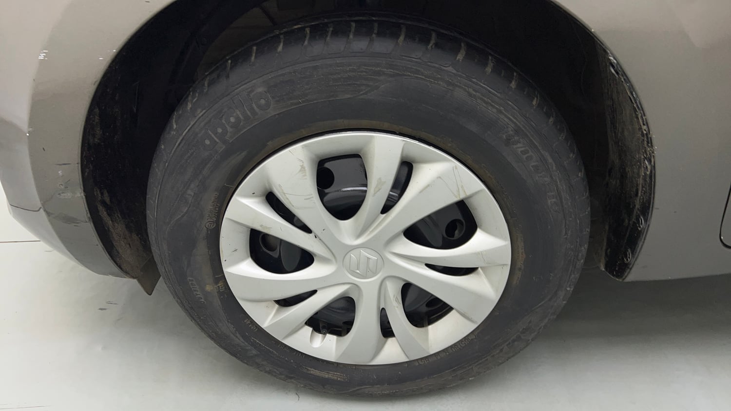 Used 2021 Maruti Suzuki Swift VXi Petrol Manual tyres LEFT FRONT TYRE RIM VIEW