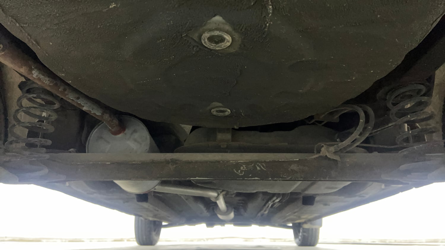 Used 2016 Renault Kwid RXT Petrol Manual extra REAR UNDERBODY VIEW (TAKEN FROM REAR)