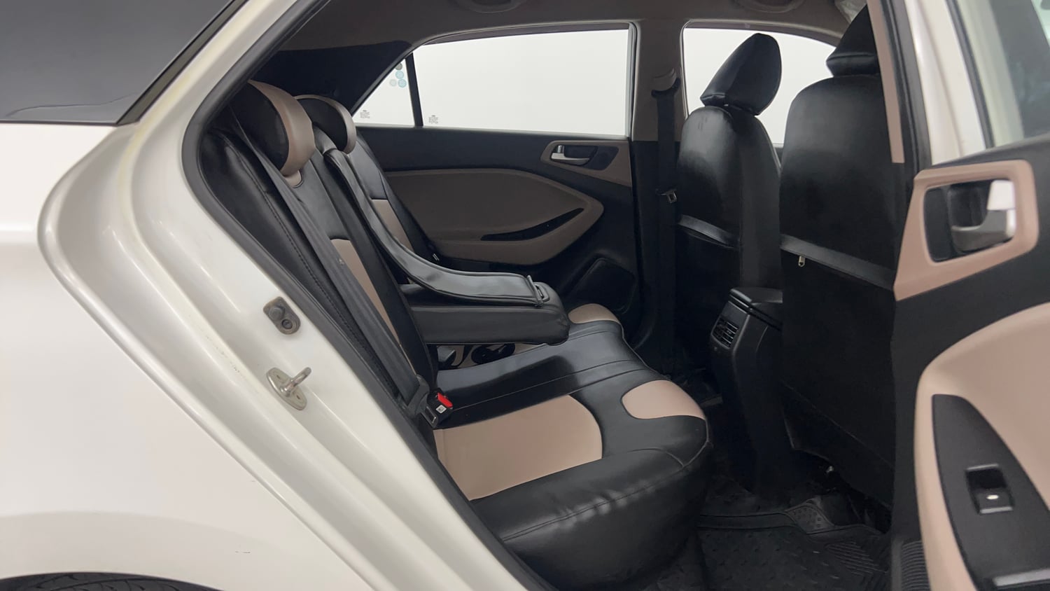 Used 2020 Hyundai Elite i20 Asta 1.2 (O) Petrol Manual interior RIGHT SIDE REAR DOOR CABIN VIEW