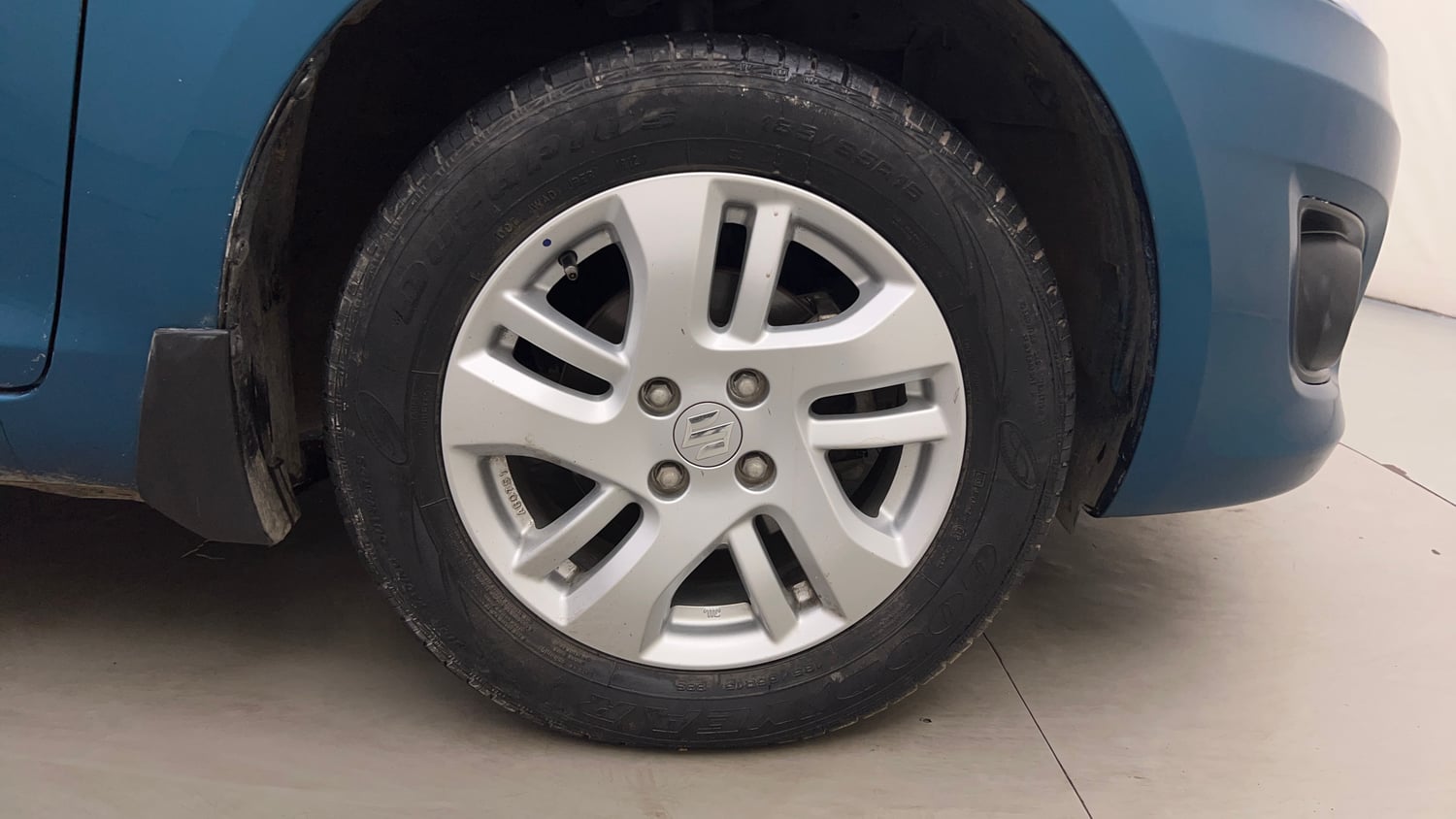 Used 2012 Maruti Suzuki Swift Dzire ZXI Petrol Manual tyres RIGHT FRONT TYRE RIM VIEW