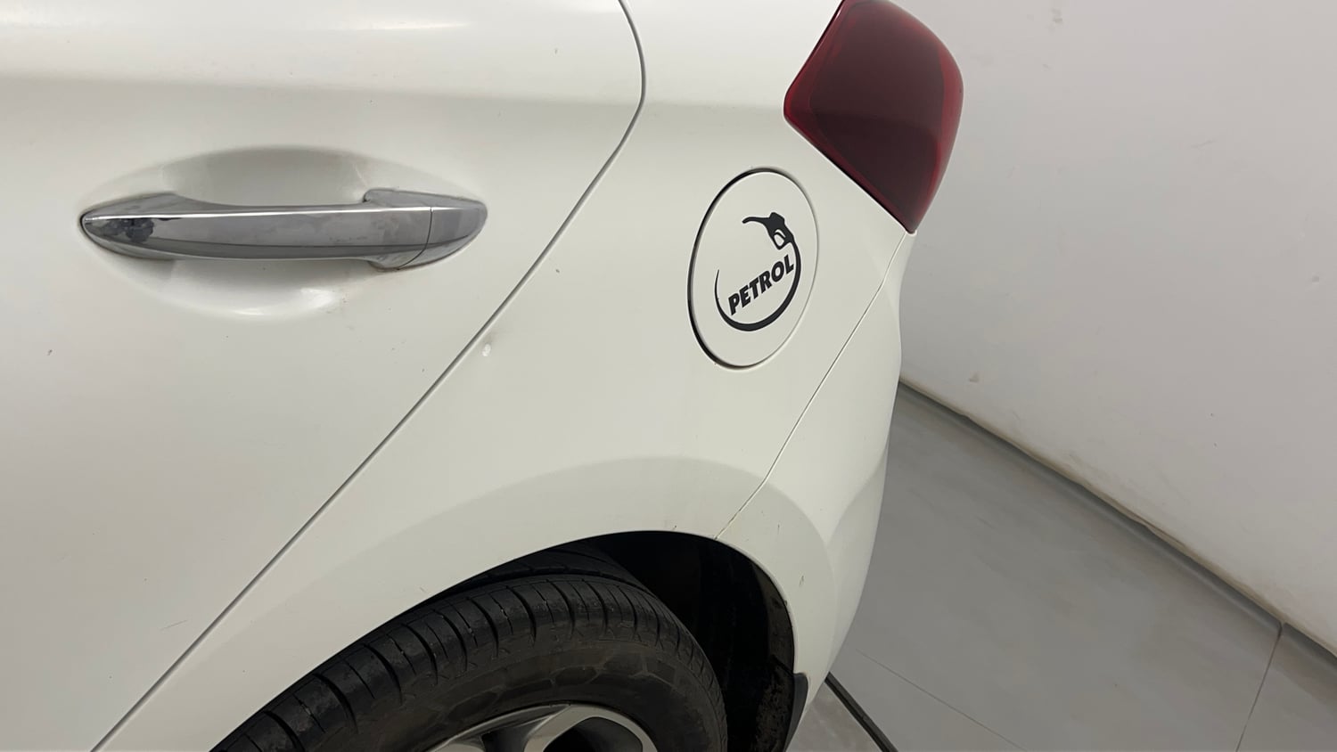 Used 2020 Hyundai Elite i20 Asta 1.2 (O) Petrol Manual dents MINOR SCRATCH