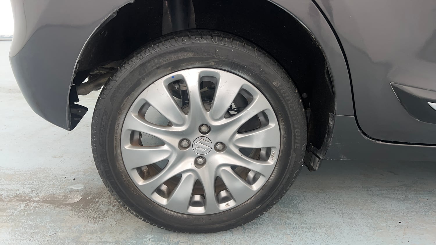 Used 2017 Maruti Suzuki Baleno Zeta 1.2 Petrol Manual tyres RIGHT REAR TYRE RIM VIEW