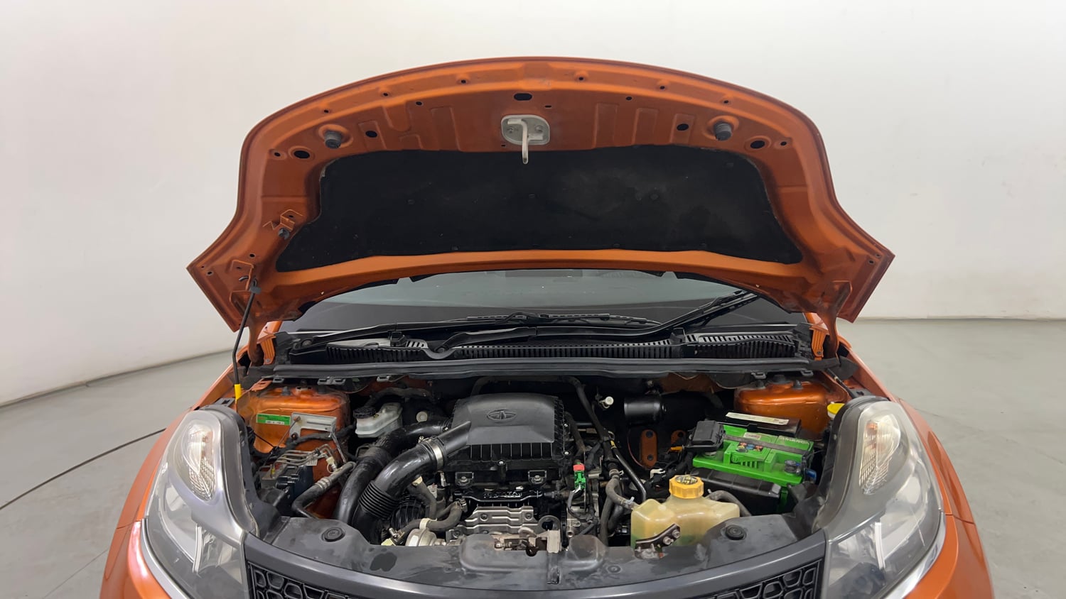 Used 2018 Tata Nexon XE Petrol Manual engine ENGINE & BONNET OPEN FRONT VIEW