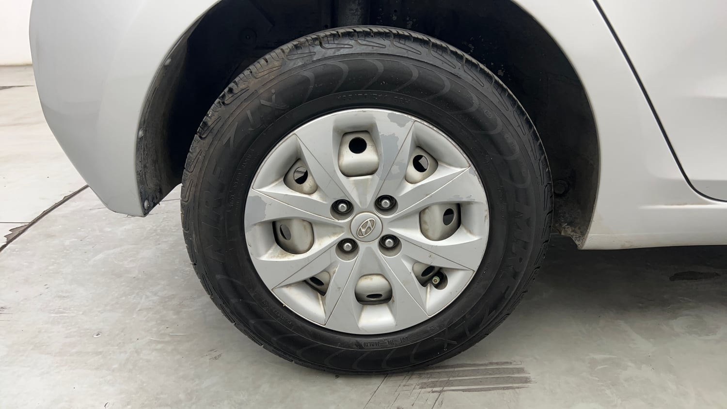 Used 2018 Hyundai Elite i20 Era 1.4 CRDi Diesel Manual tyres RIGHT REAR TYRE RIM VIEW