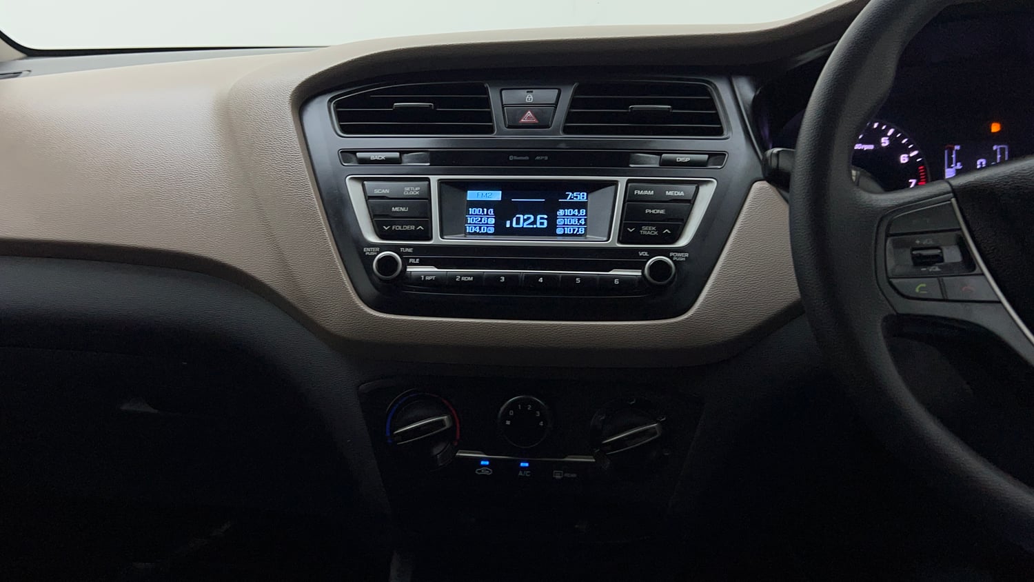 Used 2017 Hyundai Elite i20 Sportz 1.2 Petrol Manual interior MUSIC SYSTEM & AC CONTROL VIEW