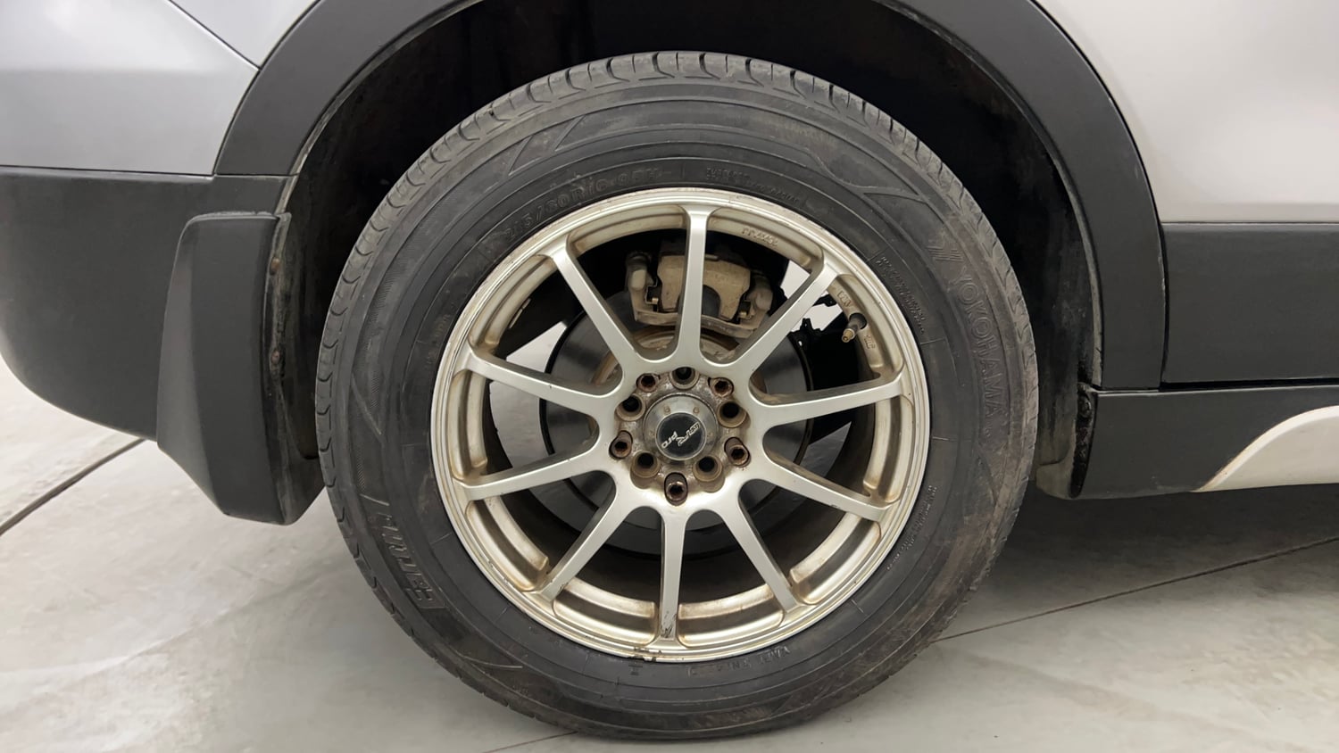 Used 2015 Maruti Suzuki S-Cross Alpha 1.6 Diesel Manual tyres RIGHT REAR TYRE RIM VIEW