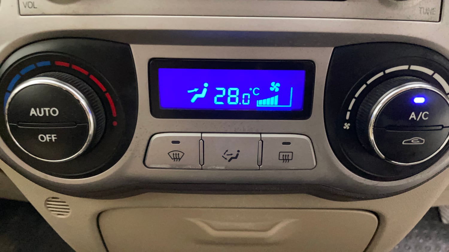 Used 2012 Hyundai i20 Asta 1.2 Petrol Manual top_features Automatic climate control
