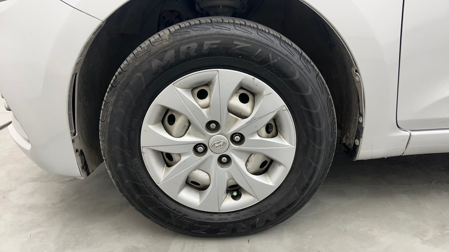 Used 2018 Hyundai Elite i20 Era 1.4 CRDi Diesel Manual tyres LEFT FRONT TYRE RIM VIEW