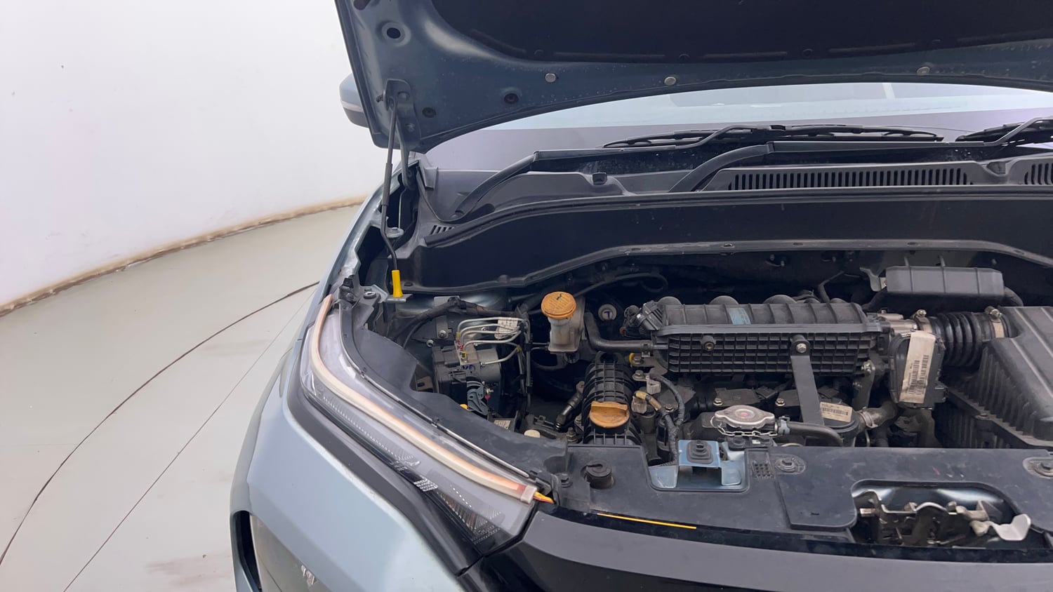 Used 2023 Tata Punch Adventure AMT Petrol Automatic engine ENGINE RIGHT SIDE HINGE & APRON VIEW