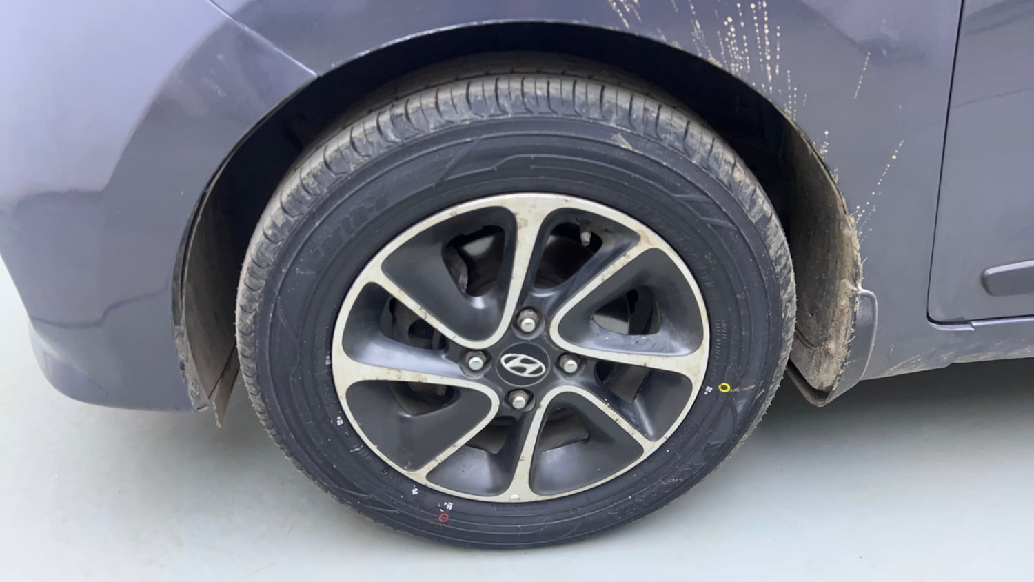 Used 2017 Hyundai Grand i10 Sportz (O) AT 1.2 Kappa VTVT Petrol Automatic tyres LEFT FRONT TYRE RIM VIEW