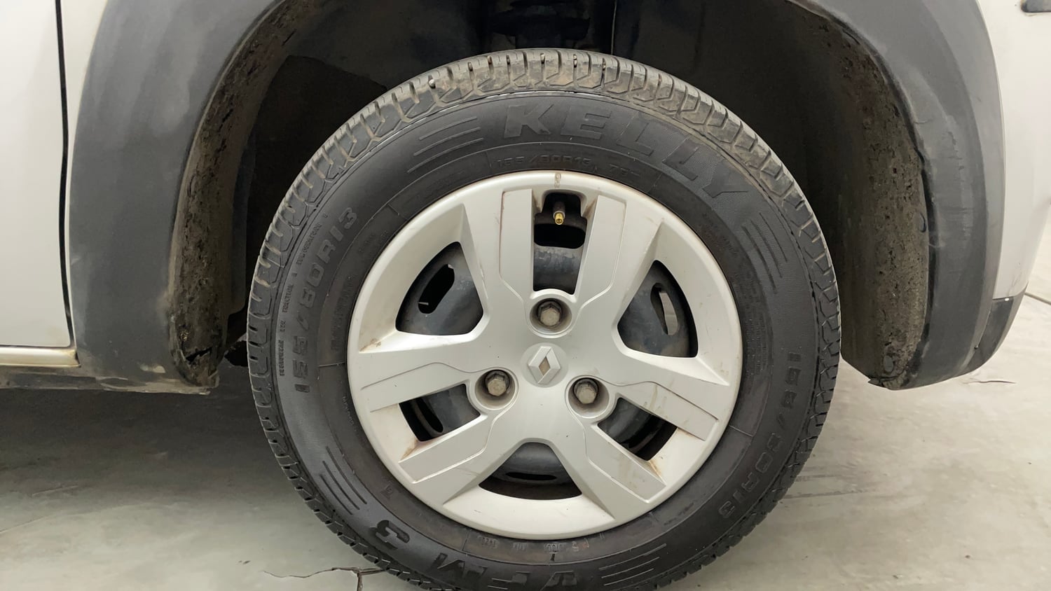 Used 2016 Renault Kwid RXT Petrol Manual tyres RIGHT FRONT TYRE RIM VIEW