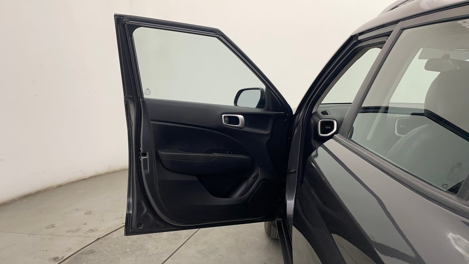 Used 2021 Hyundai Venue SX 1.0 Turbo Petrol Manual interior LEFT FRONT DOOR OPEN VIEW