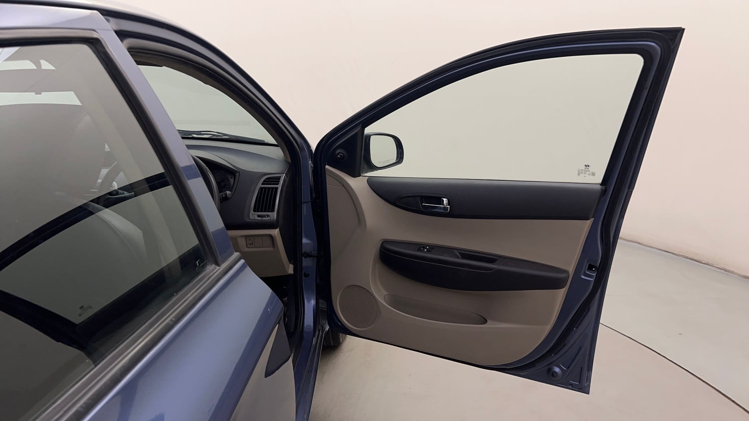 Used 2013 Hyundai i20 Era 1.2 Petrol Manual interior RIGHT FRONT DOOR OPEN VIEW