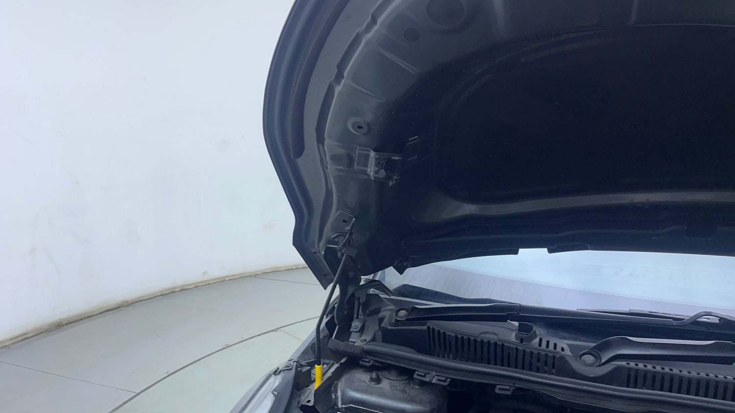 Used 2022 Tata Nexon XM Plus (S) Petrol Manual engine ENGINE RIGHT SIDE HINGE & APRON VIEW
