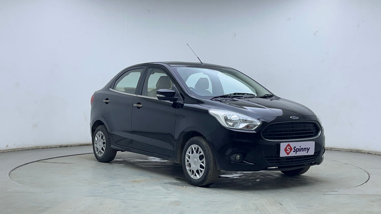 Used 2018 Ford Figo Aspire Trend 1.2 Ti-VCT Petrol Manual exterior RIGHT FRONT CORNER VIEW