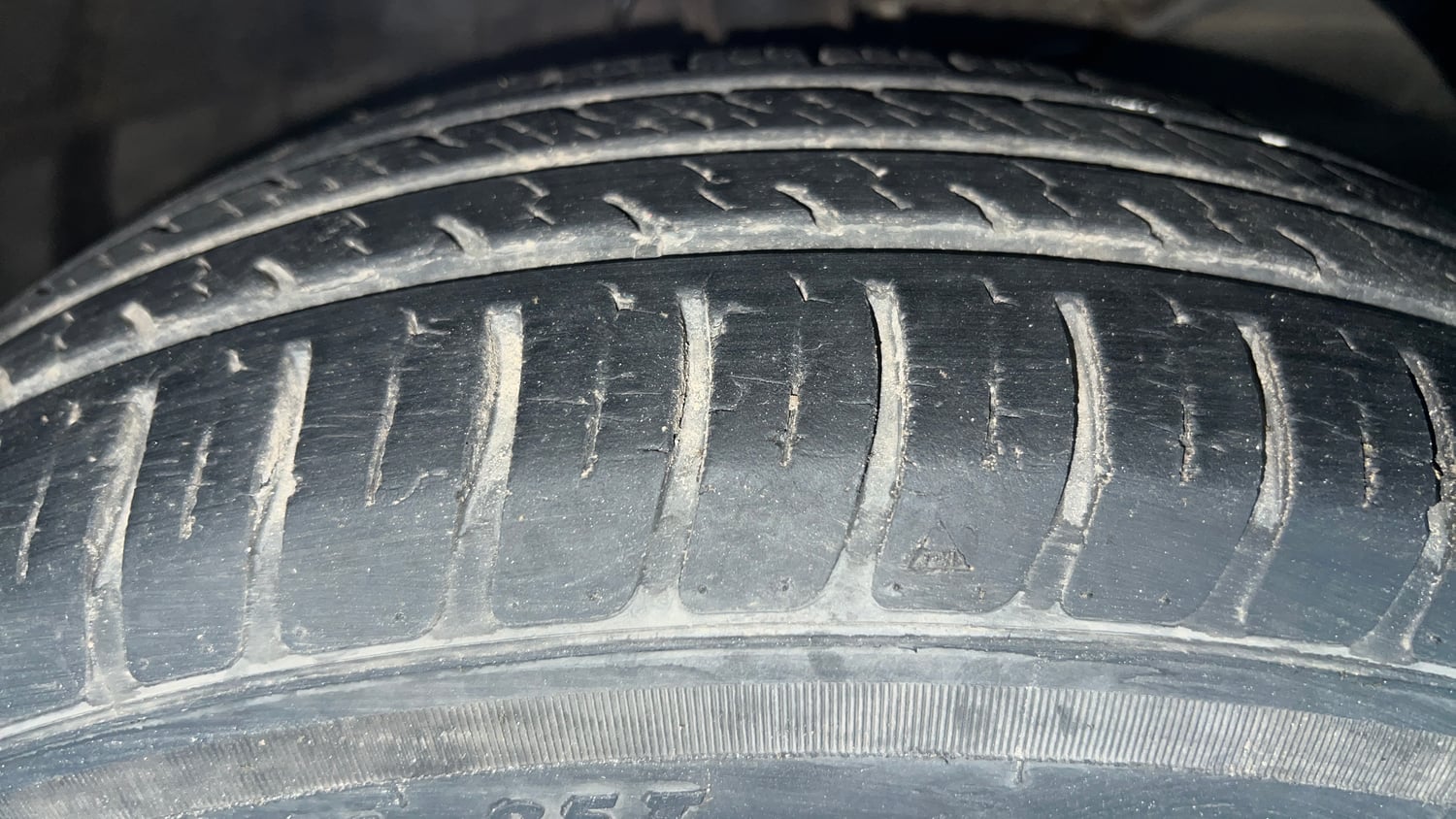 Used 2021 Maruti Suzuki Swift VXi Petrol Manual tyres RIGHT FRONT TYRE TREAD VIEW