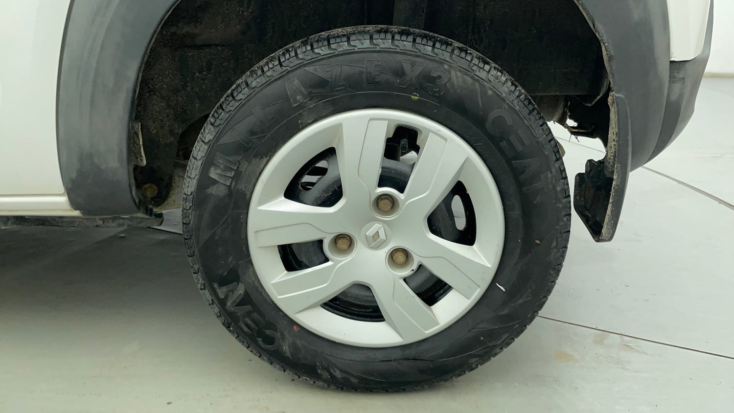 Used 2015 Renault Kwid RXT Petrol Manual tyres LEFT REAR TYRE RIM VIEW