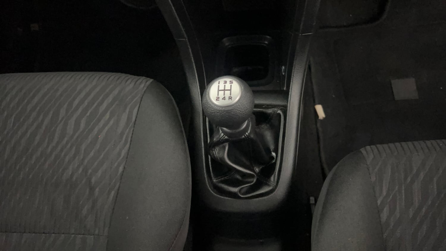 Used 2016 Maruti Suzuki Swift VDi Diesel Manual interior GEAR  KNOB VIEW