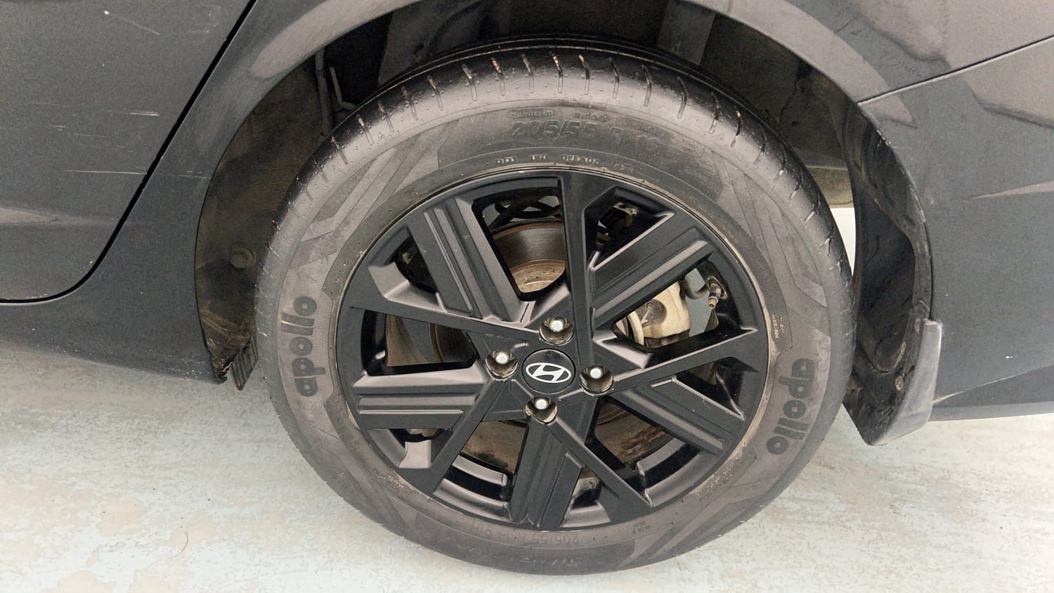 Used 2023 Hyundai Verna SX (O) 1.5 Turbo Petrol DCT Petrol Automatic tyres LEFT REAR TYRE RIM VIEW