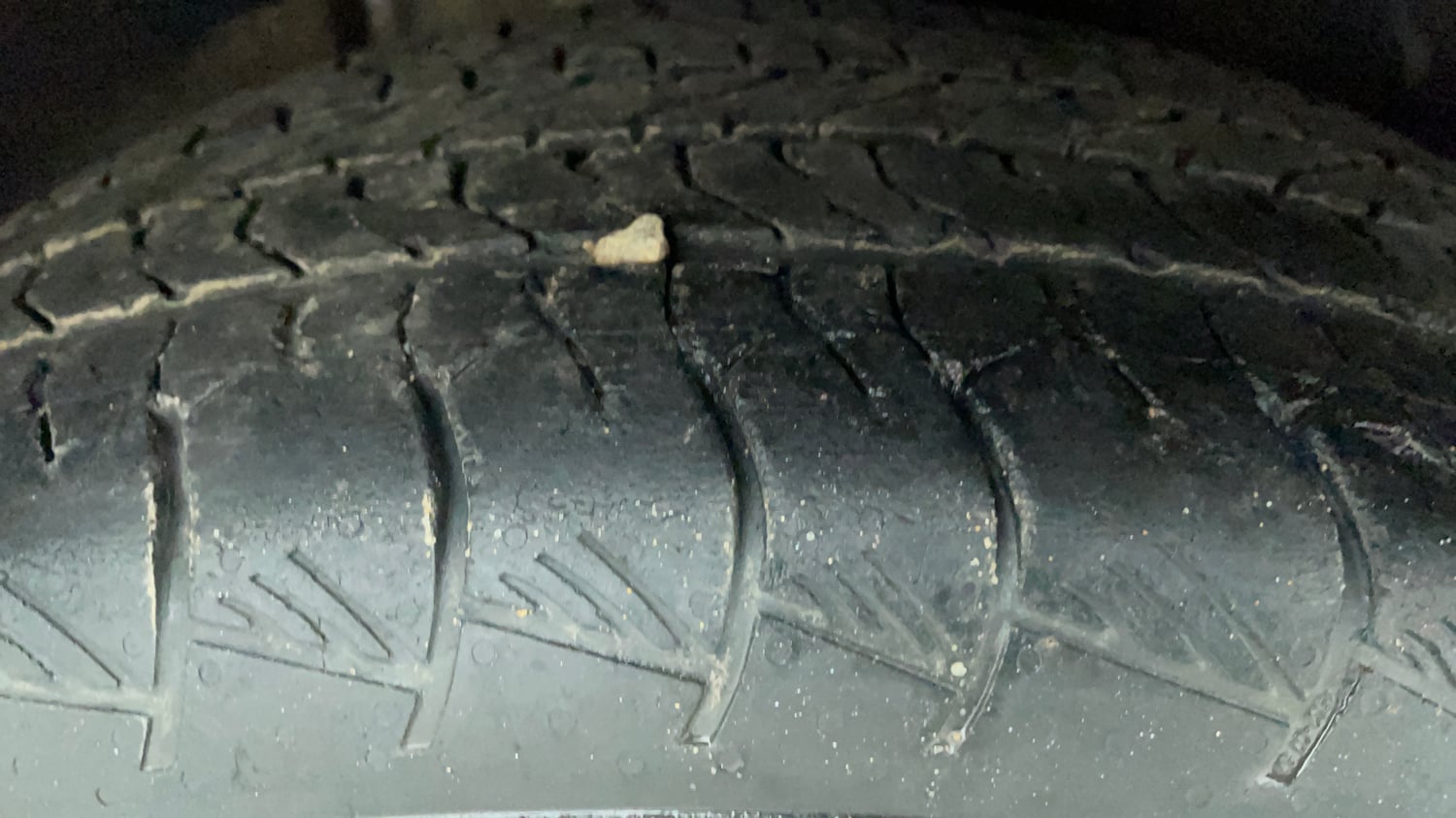Used 2022 Hyundai Alcazar Signature 6 STR 2.0 Petrol Petrol Manual tyres RIGHT REAR TYRE TREAD VIEW