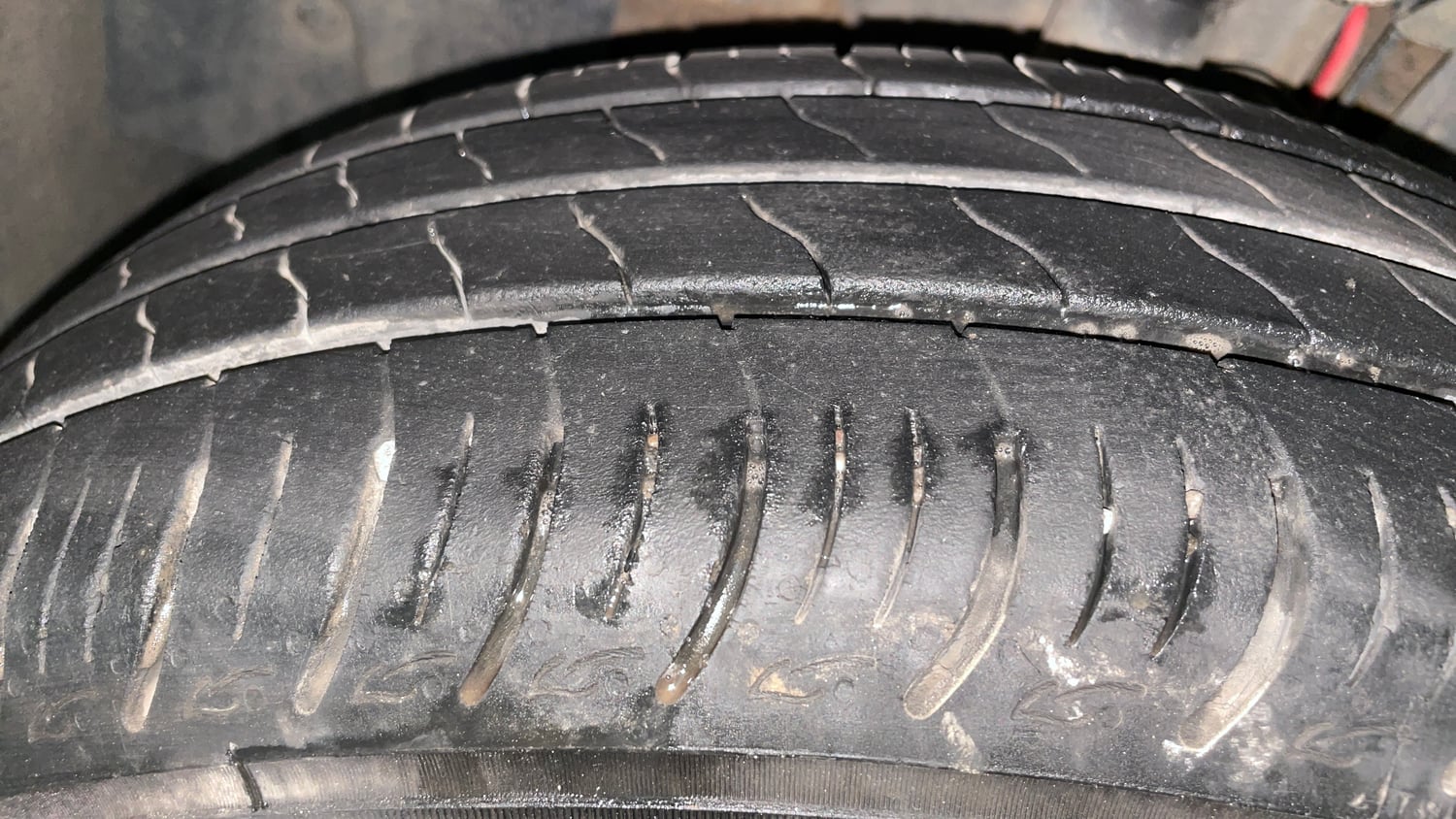 Used 2023 Renault Triber RXZ EASY-R AMT Petrol Automatic tyres LEFT FRONT TYRE TREAD VIEW