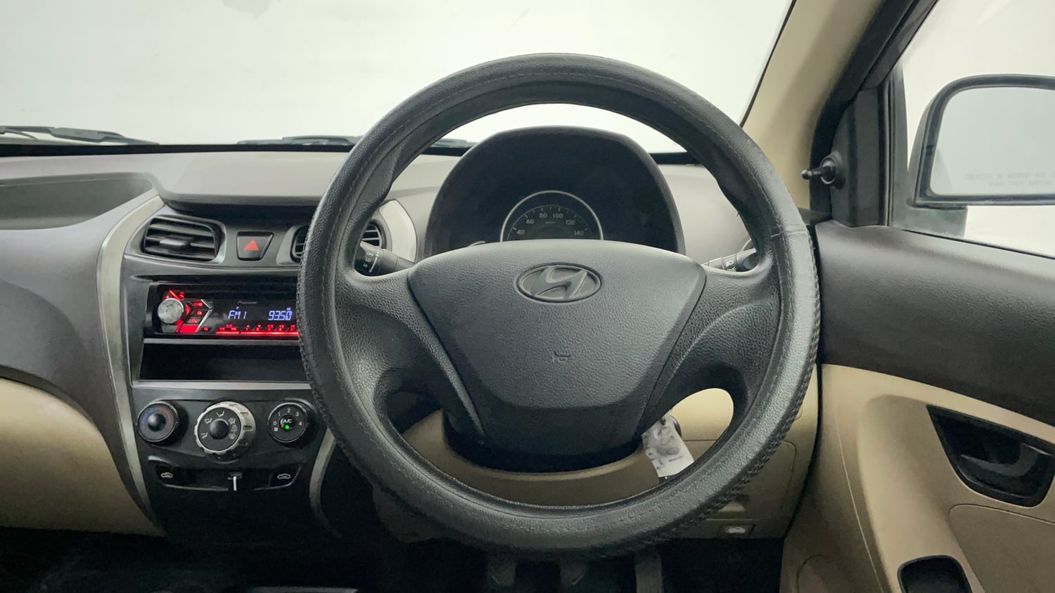 Used 2013 Hyundai Eon Magna Petrol Manual interior STEERING VIEW