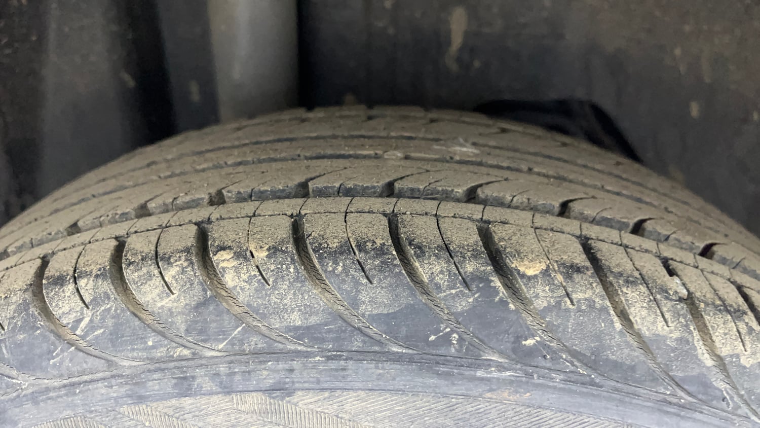 Used 2018 Ford Figo Aspire Trend 1.2 Ti-VCT Petrol Manual tyres RIGHT REAR TYRE TREAD VIEW