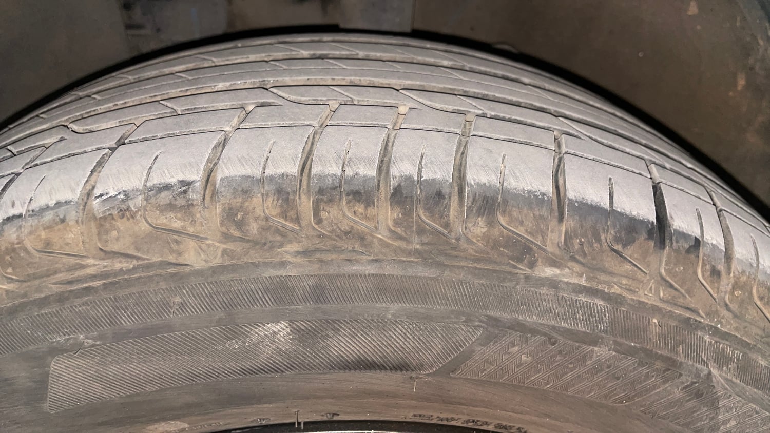 Used 2021 Hyundai Venue SX 1.0 Turbo Petrol Manual tyres LEFT FRONT TYRE TREAD VIEW