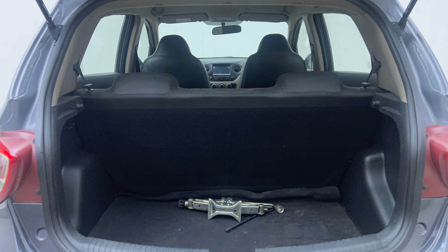 Used 2017 Hyundai Grand i10 Sportz (O) AT 1.2 Kappa VTVT Petrol Automatic interior DICKY INSIDE VIEW