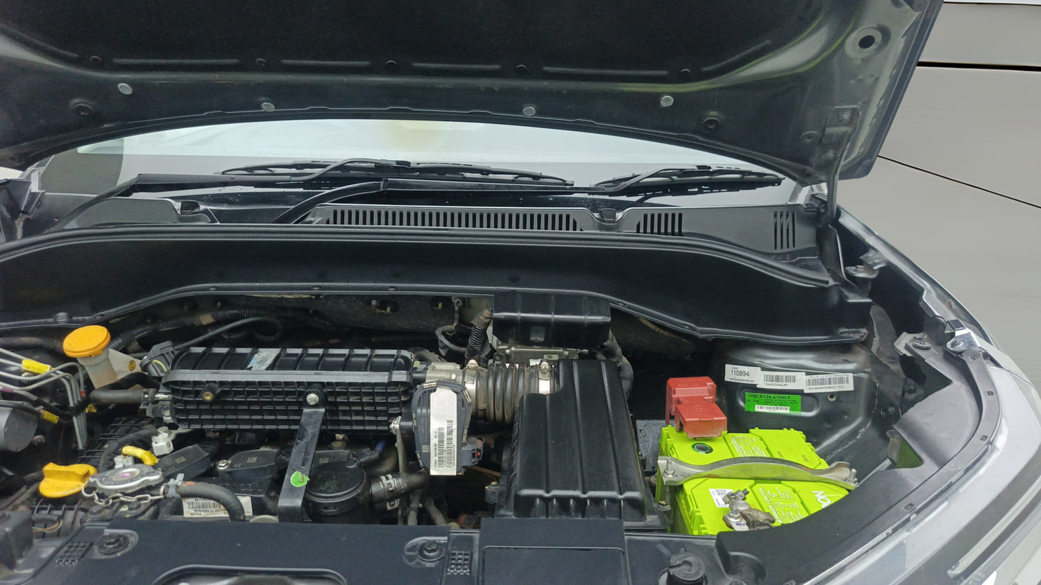 Used 2024 Tata Punch Accomplished Dazzle Pack MT Petrol Manual engine ENGINE LEFT SIDE HINGE & APRON VIEW