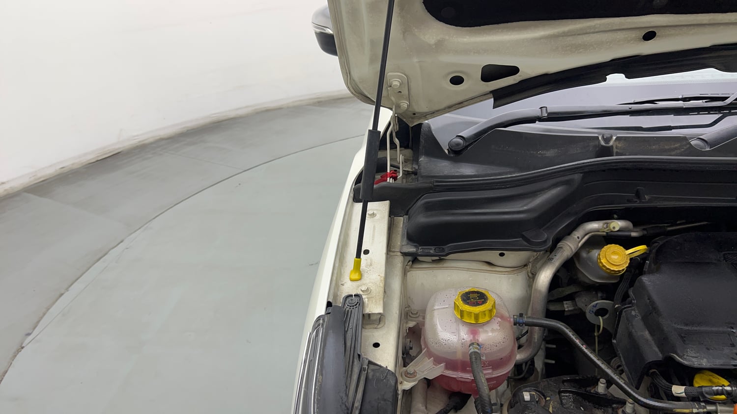 Used 2022 Mahindra XUV 300 W8 1.2 Petrol Petrol Manual engine ENGINE RIGHT SIDE HINGE & APRON VIEW