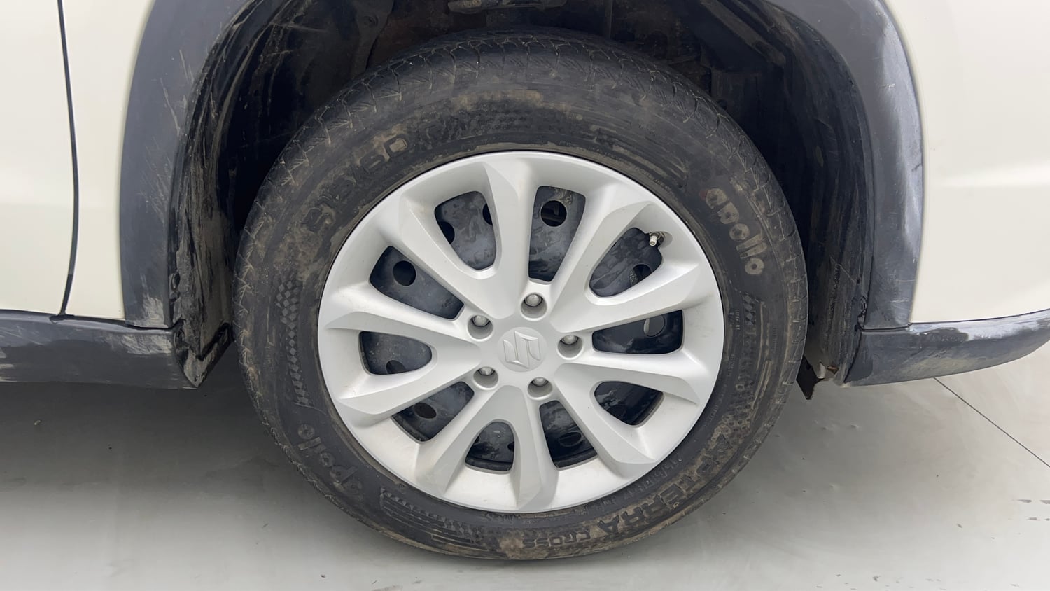 Used 2025 Maruti Suzuki Grand Vitara Delta Smart Hybrid Petrol Manual tyres RIGHT FRONT TYRE RIM VIEW
