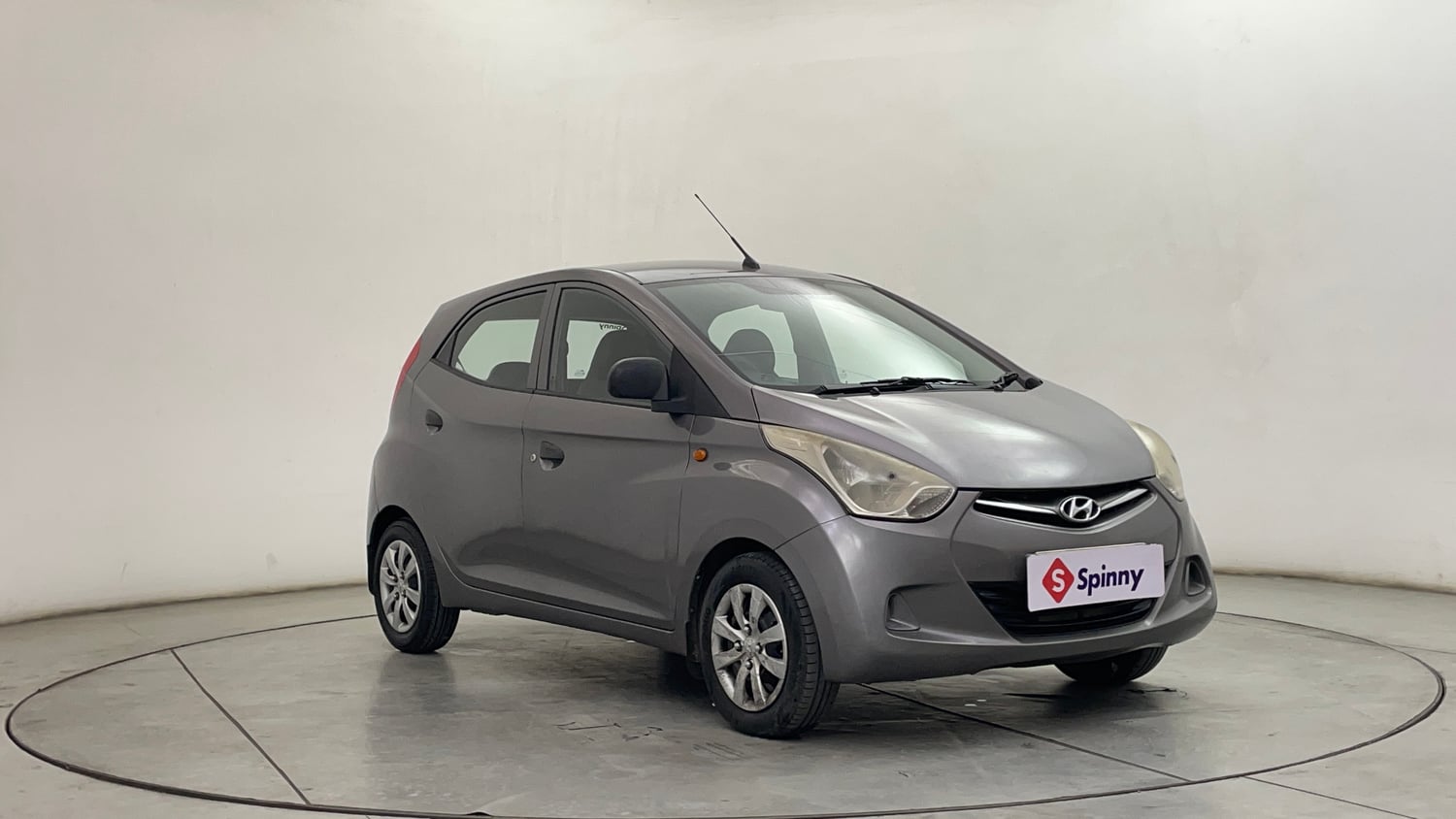 Used 2013 Hyundai Eon Magna Petrol Manual exterior RIGHT FRONT CORNER VIEW
