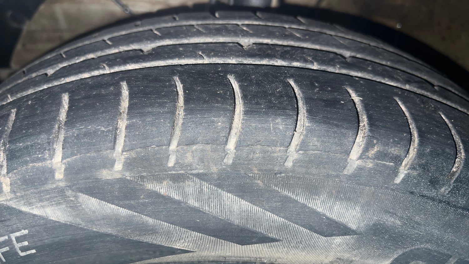 Used 2017 Maruti Suzuki Dzire VXi Petrol Manual tyres LEFT FRONT TYRE TREAD VIEW
