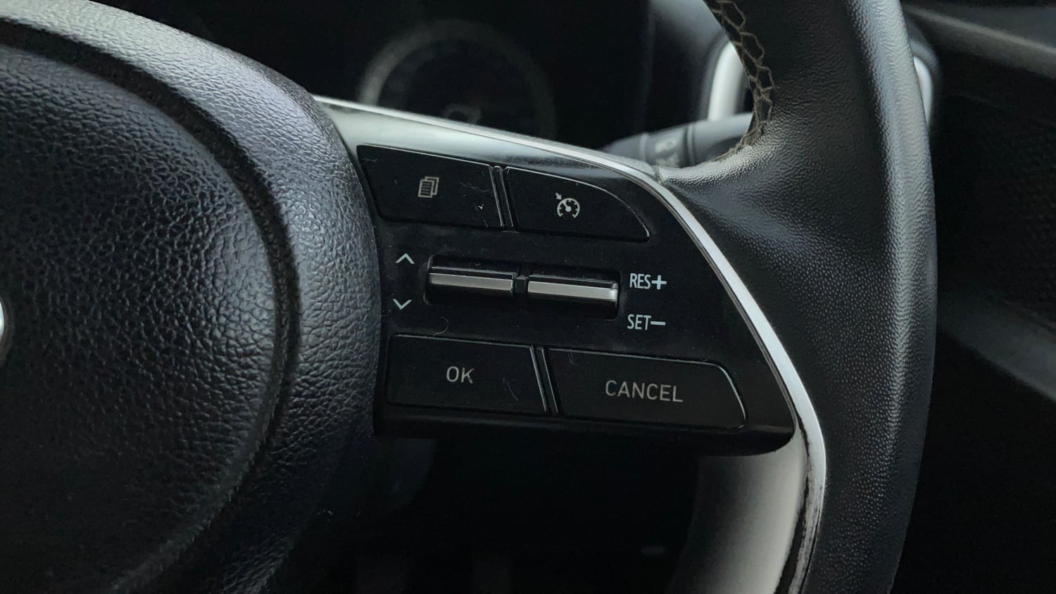 Used 2020 Hyundai Venue SX (O) 1.0 Turbo iMT Petrol Manual top_features Cruise control