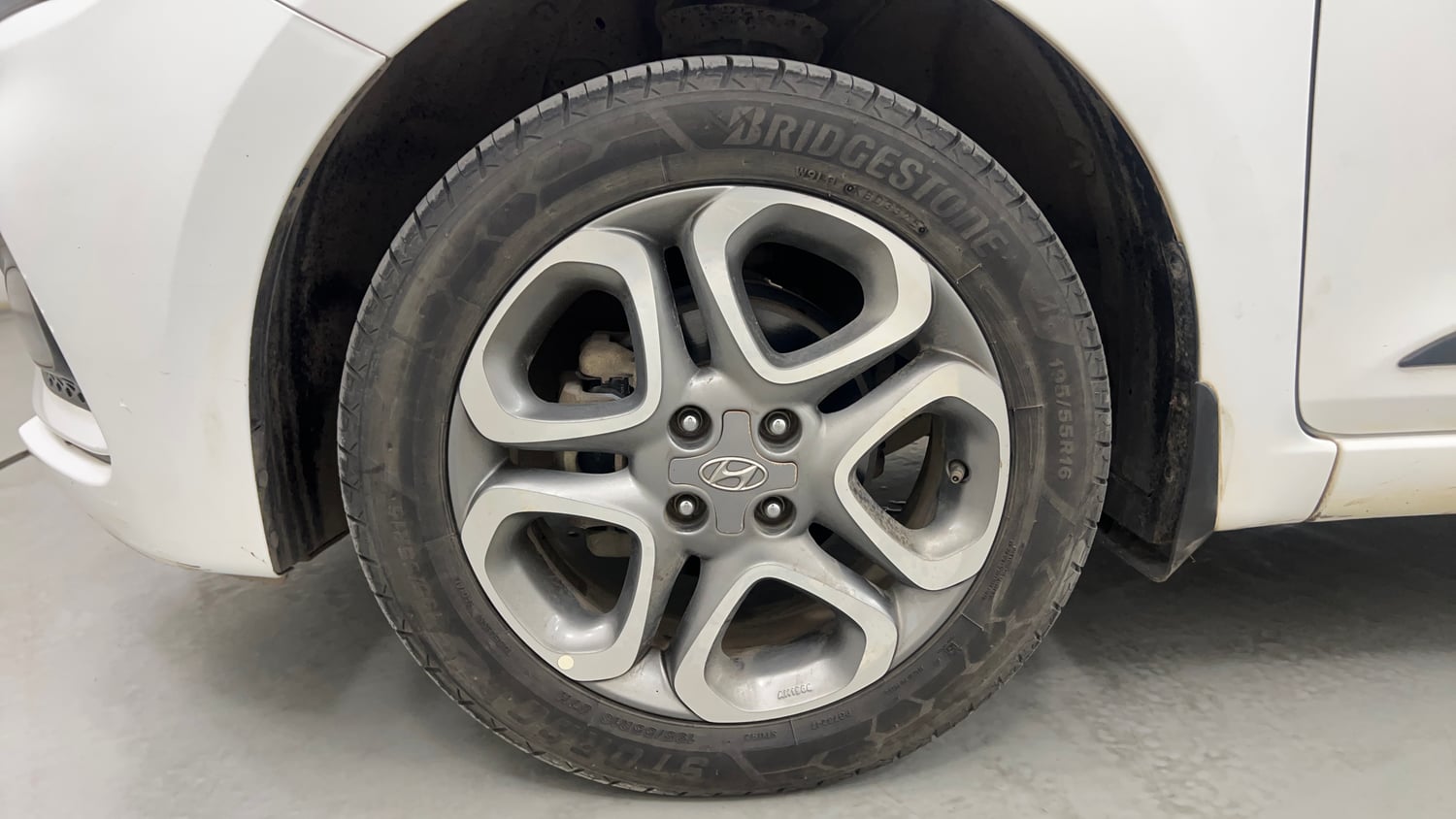 Used 2020 Hyundai Elite i20 Asta 1.2 (O) Petrol Manual tyres LEFT FRONT TYRE RIM VIEW