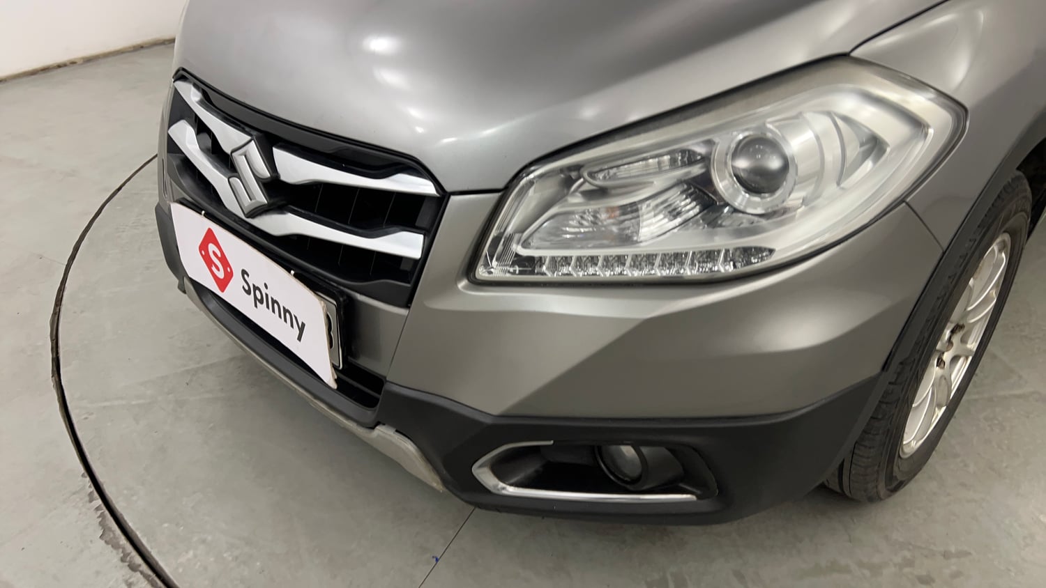 Used 2015 Maruti Suzuki S-Cross Alpha 1.6 Diesel Manual dents MINOR SCRATCH