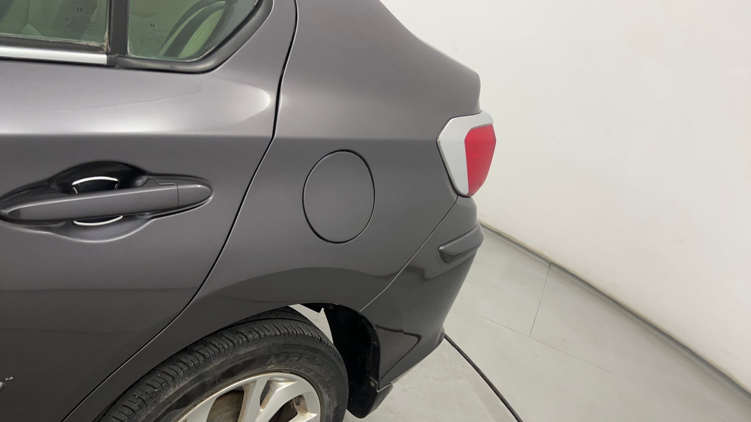 Used 2021 Honda Amaze 1.2 VX CVT Petrol Petrol Automatic dents MINOR SCRATCH