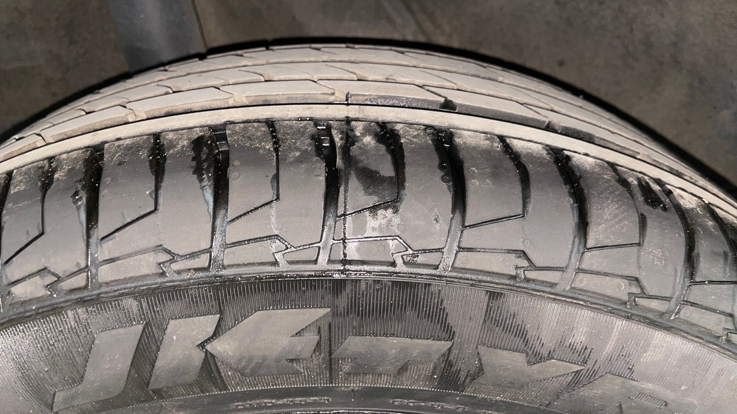 Used 2021 Hyundai Venue SX 1.0 Turbo Petrol Manual tyres RIGHT REAR TYRE TREAD VIEW
