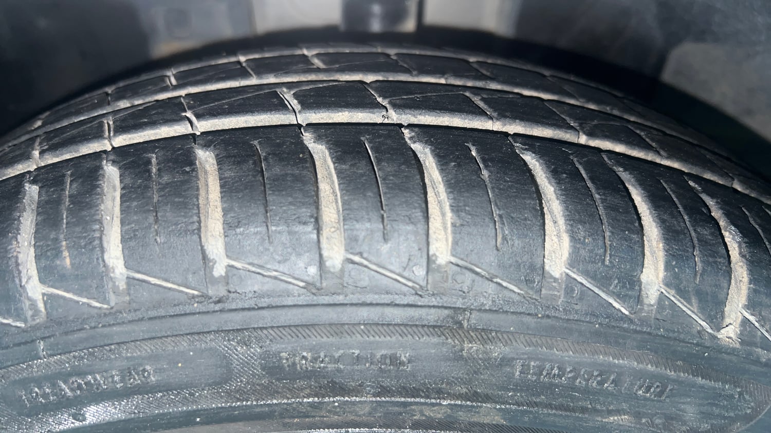 Used 2021 Datsun Redi-GO A Petrol Manual tyres LEFT FRONT TYRE TREAD VIEW