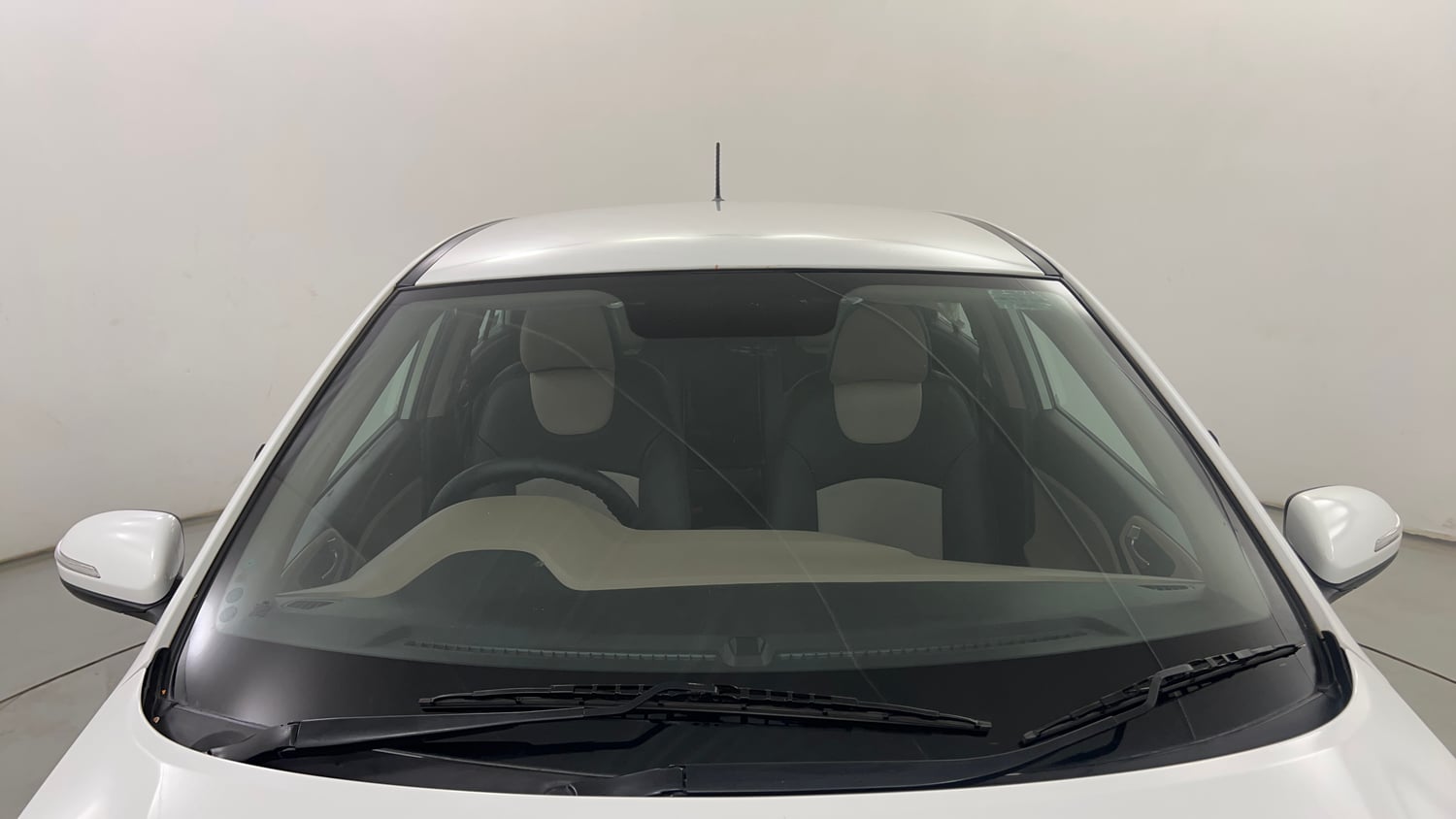 Used 2020 Hyundai Elite i20 Asta 1.2 (O) Petrol Manual exterior FRONT WINDSHIELD VIEW