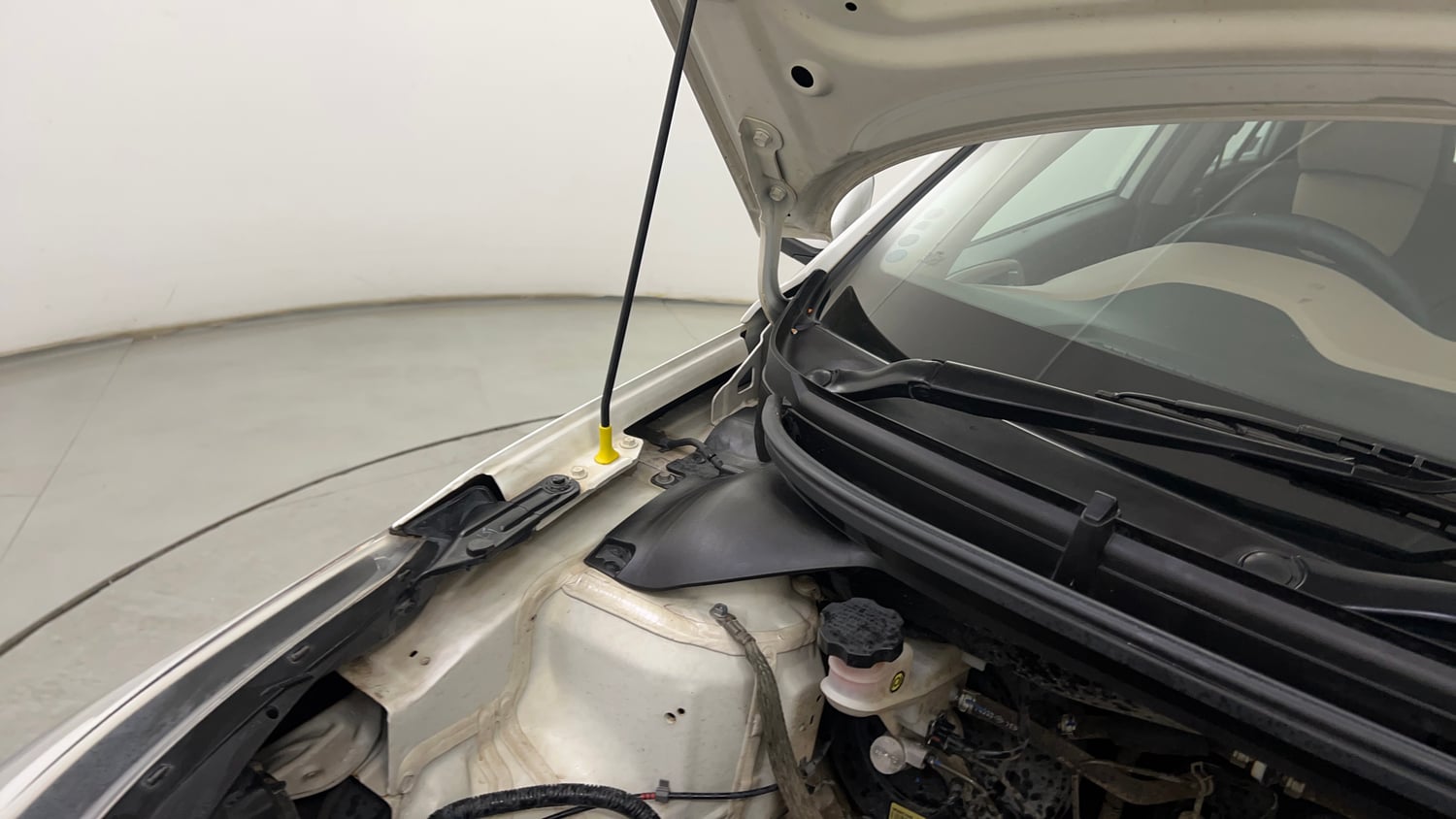 Used 2020 Hyundai Elite i20 Asta 1.2 (O) Petrol Manual engine ENGINE RIGHT SIDE HINGE & APRON VIEW