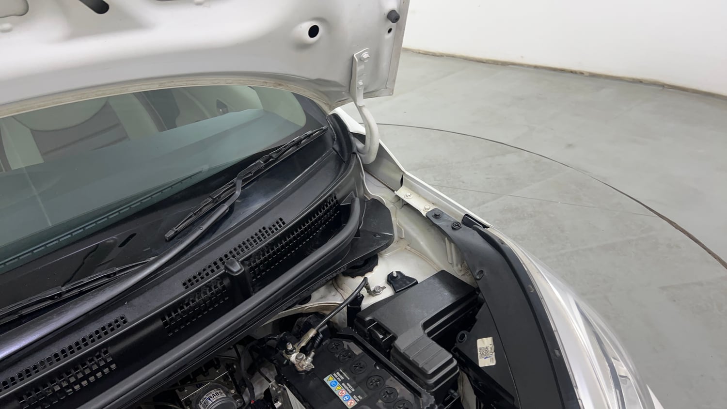 Used 2021 Hyundai Santro Asta Petrol Manual engine ENGINE LEFT SIDE HINGE & APRON VIEW