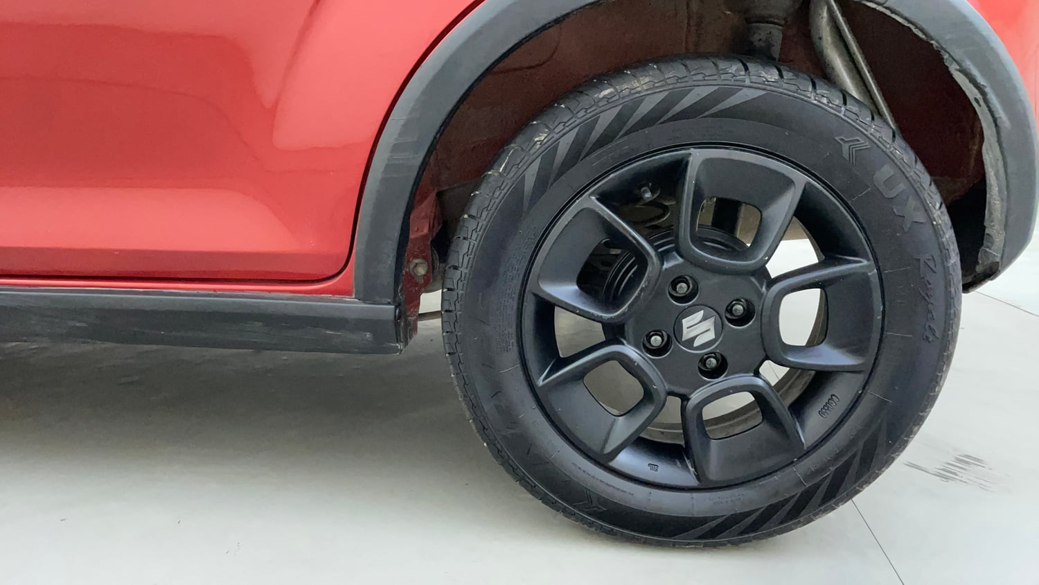 Used 2017 Maruti Suzuki Ignis Zeta 1.2 AMT Petrol Automatic tyres LEFT REAR TYRE RIM VIEW