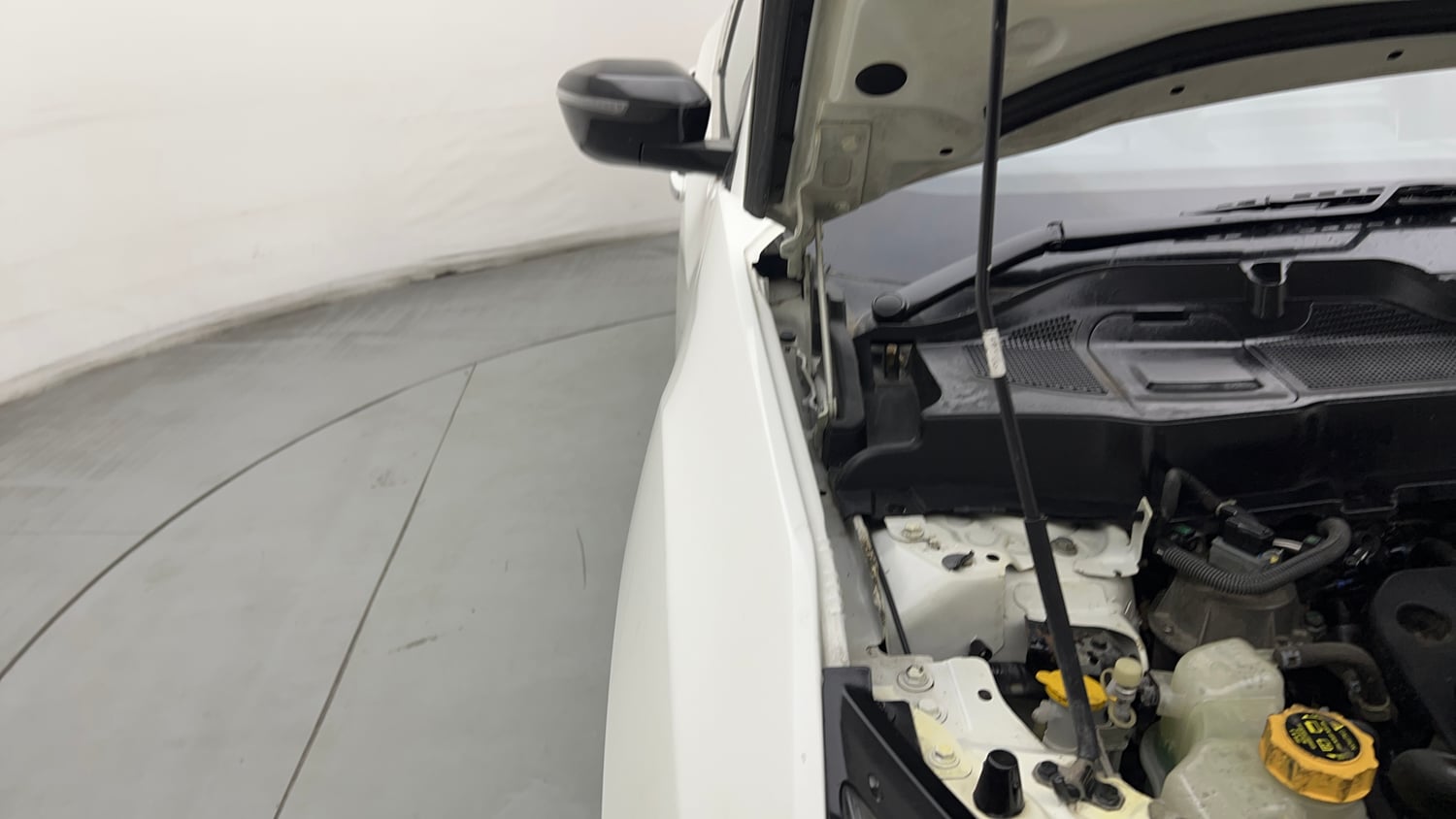 Used 2023 Tata Harrier XT Plus Diesel Manual engine ENGINE RIGHT SIDE HINGE & APRON VIEW