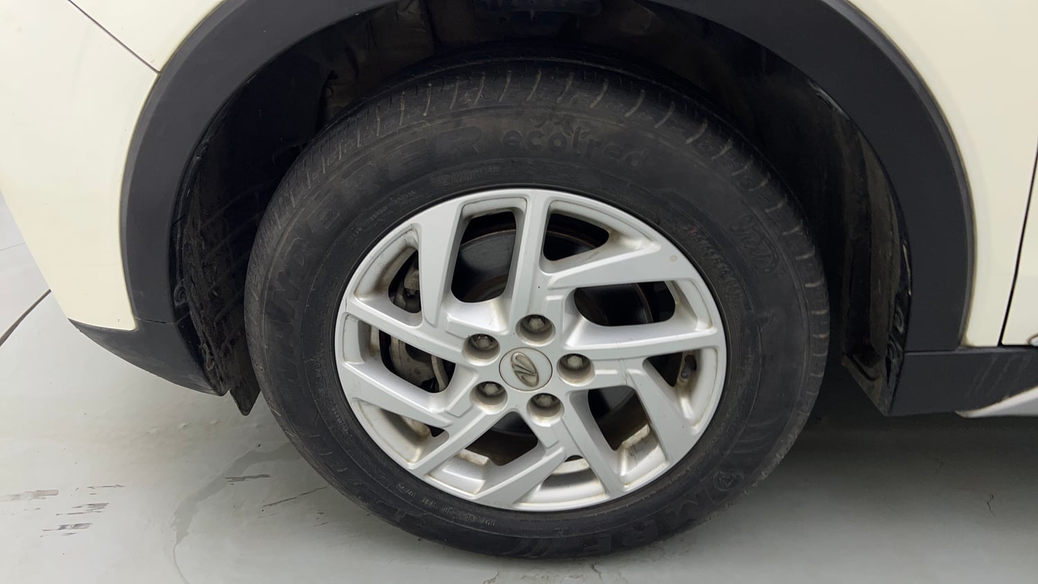 Used 2022 Mahindra XUV 300 W8 1.2 Petrol Petrol Manual tyres LEFT FRONT TYRE RIM VIEW