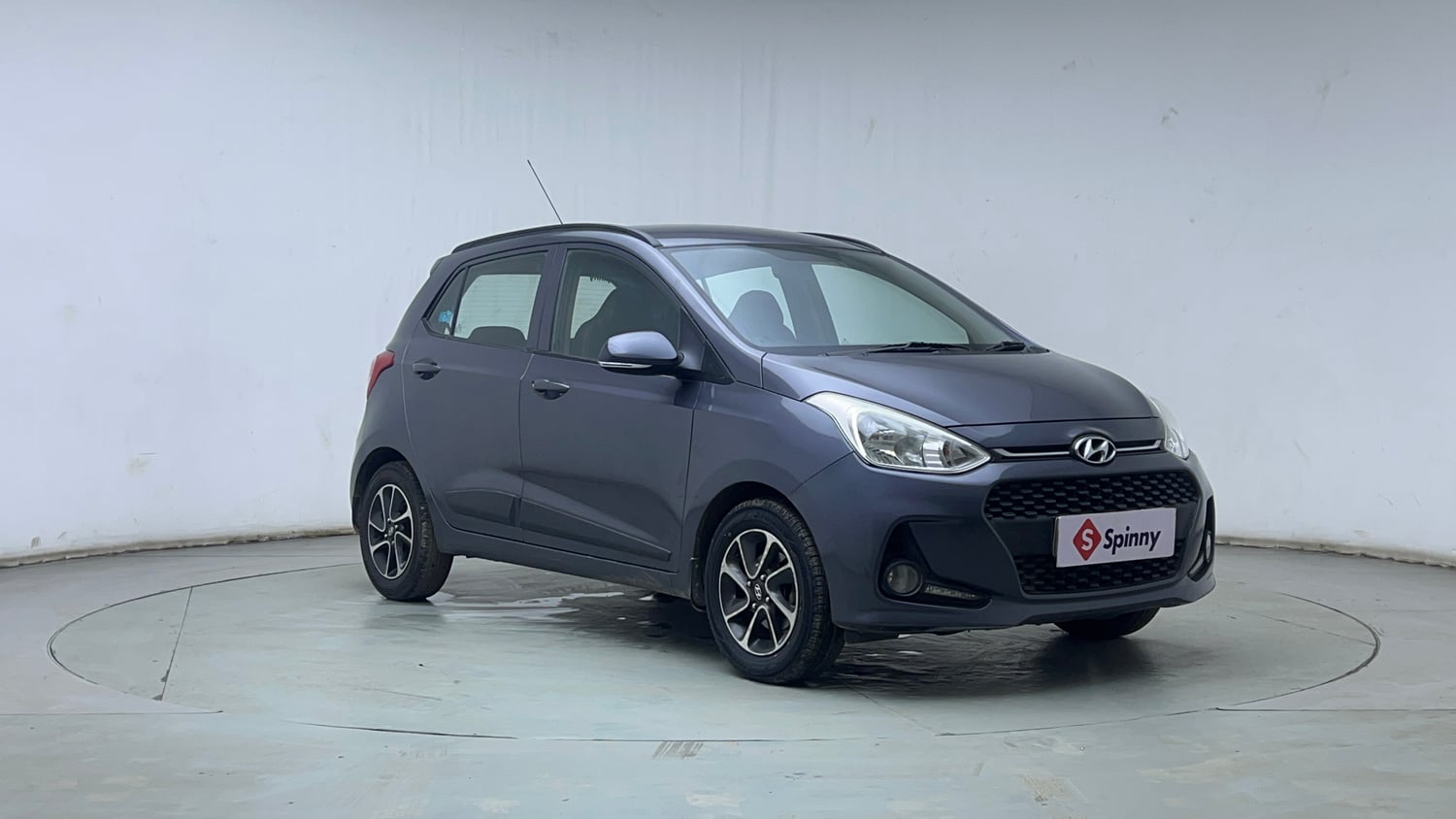 Used 2017 Hyundai Grand i10 Sportz (O) AT 1.2 Kappa VTVT Petrol Automatic exterior RIGHT FRONT CORNER VIEW