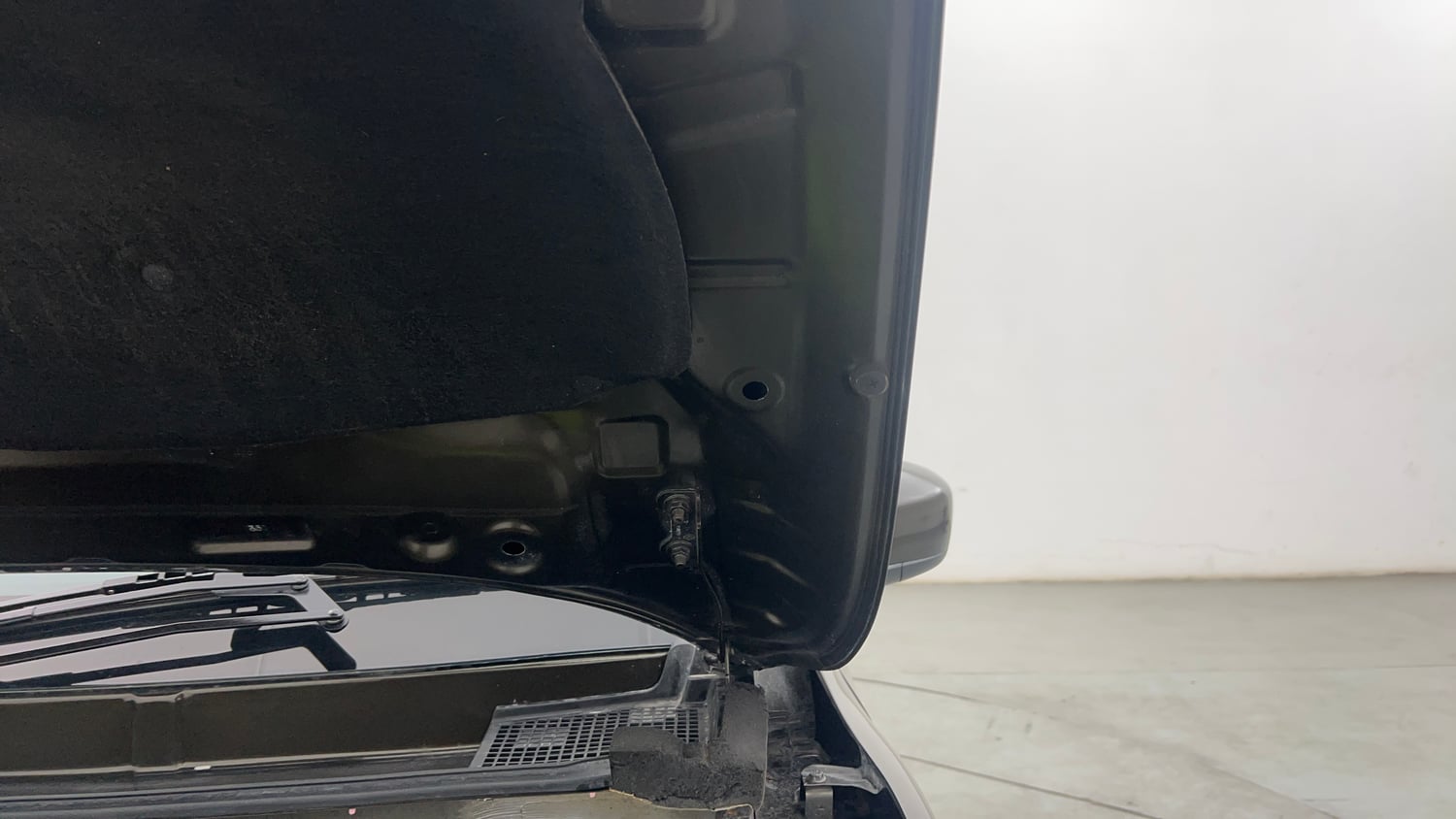 Used 2022 Renault Kwid RXT 1.0 AMT Opt Petrol Automatic engine ENGINE LEFT SIDE HINGE & APRON VIEW