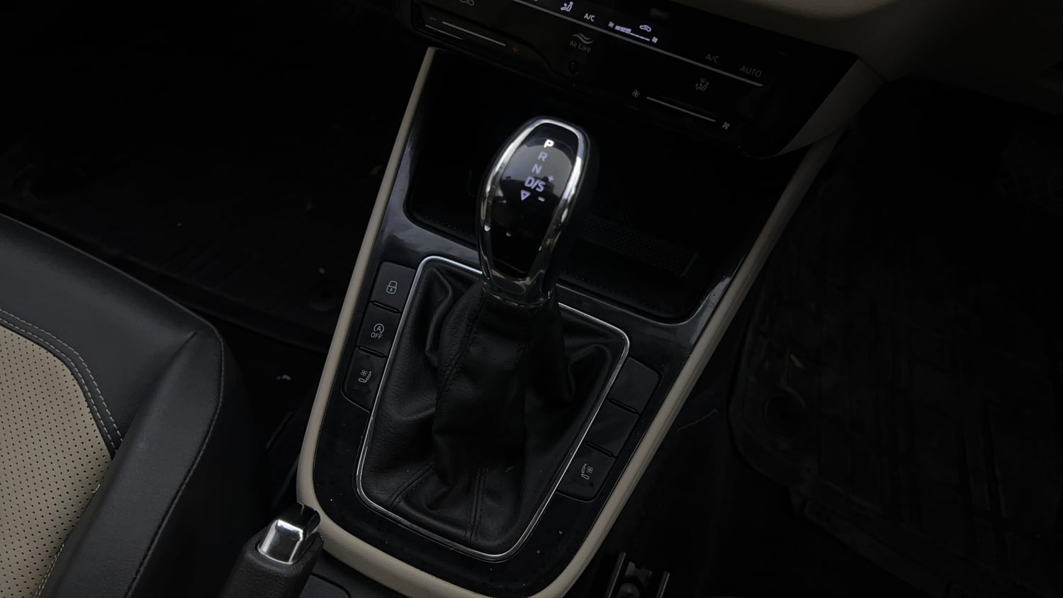 Used 2023 Skoda Slavia Style 1.5L TSI DSG Petrol Automatic interior GEAR  KNOB VIEW
