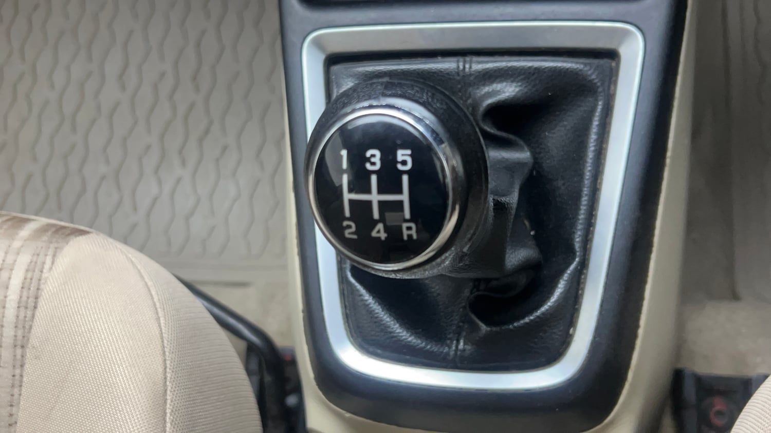 Used 2017 Maruti Suzuki Dzire VXi Petrol Manual interior GEAR  KNOB VIEW